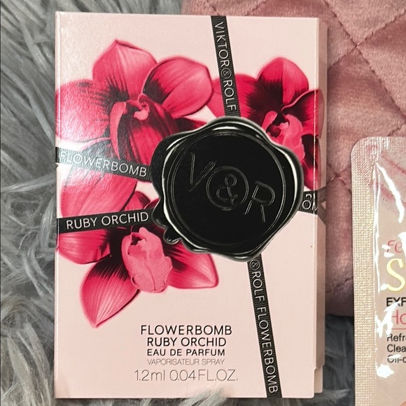 Pillow Talk Bundle & Ipsy Bag w/Flowerbomb Ruby Orchid, Fenyl Scrub & Cleanser - Picture 9 of 13